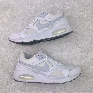 Nike Air Max Size-8 White Women’s Sneakers